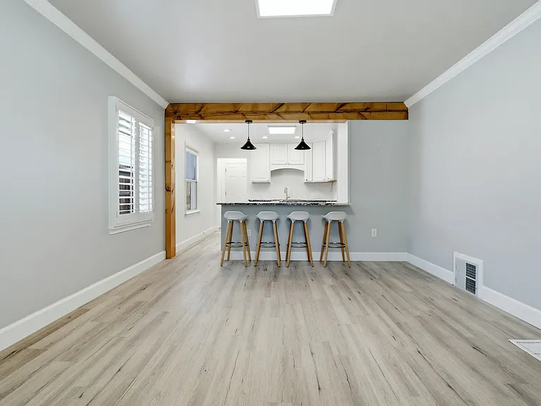 368 N Center St — Photo 2
