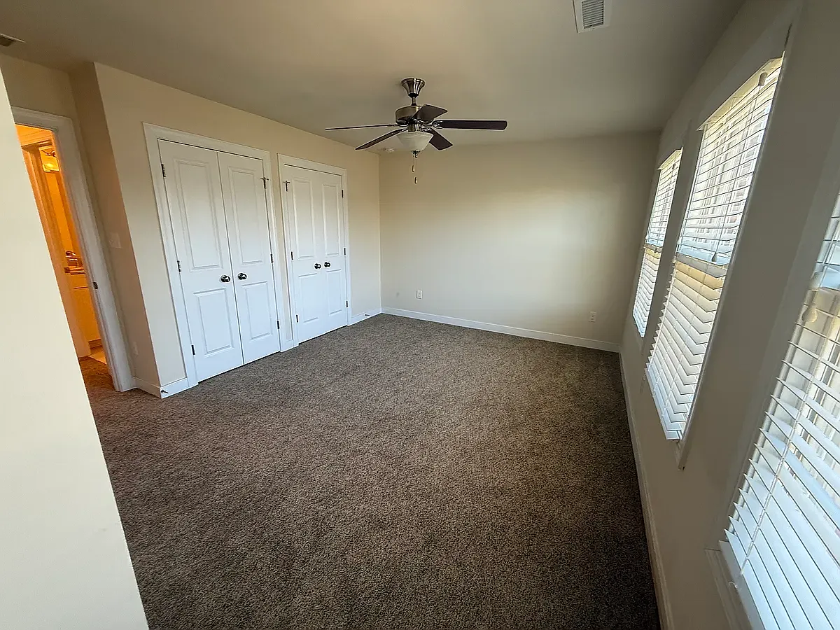 3 bed, 2.5 bath, 2162 sqft, $2,700 — Photo 2