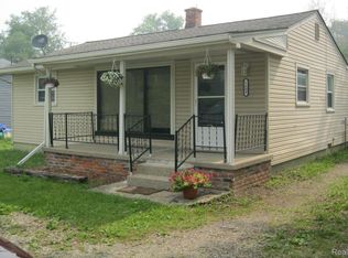 1600 N Duck Lake Rd, Highland, MI 48356