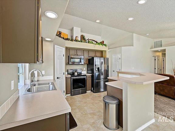 2nd image of 3804 Stonehedge Way
