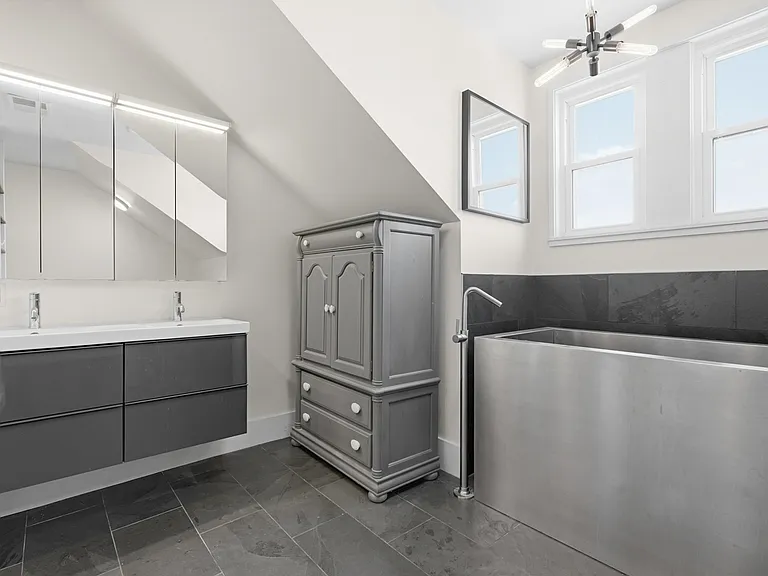 5641 Carnegie St — Photo 25