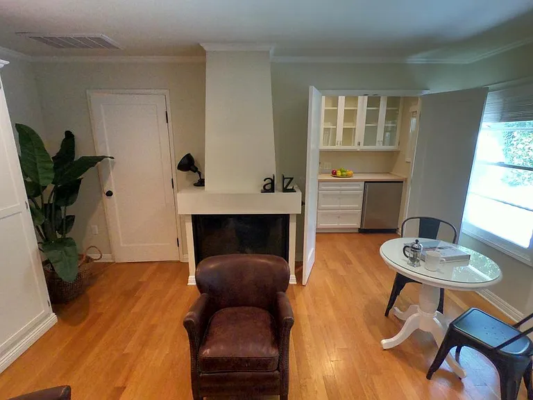 2285 N Beachwood Dr #12 — Photo 36