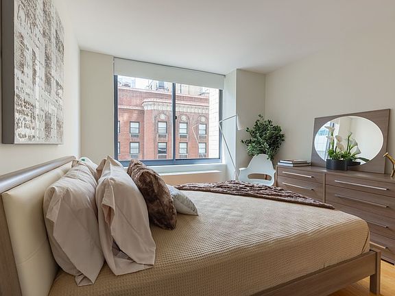 5th image of 235 W 48th St APT 11H