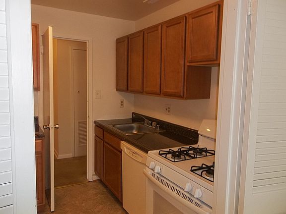 5th image of 3100 S Manchester St APT 630