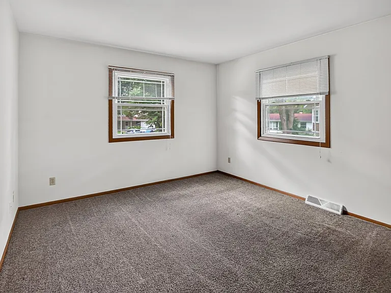 10 Brompton Cir #10 — Photo 24