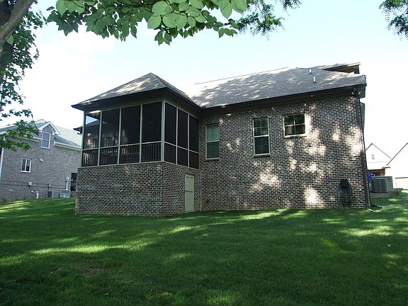 3rd image of 120 Grayson Ln
