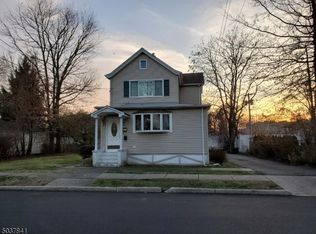 25 Oak St, Rochelle Park, NJ 07662