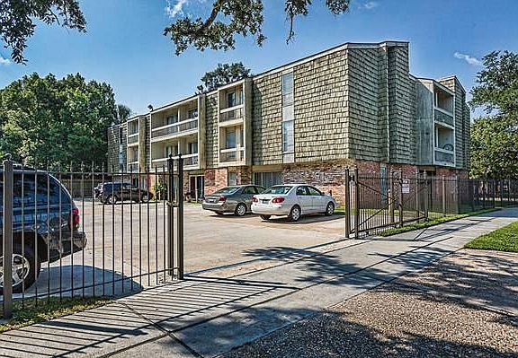 3rd image of 2511 S Carrollton Ave APT 208