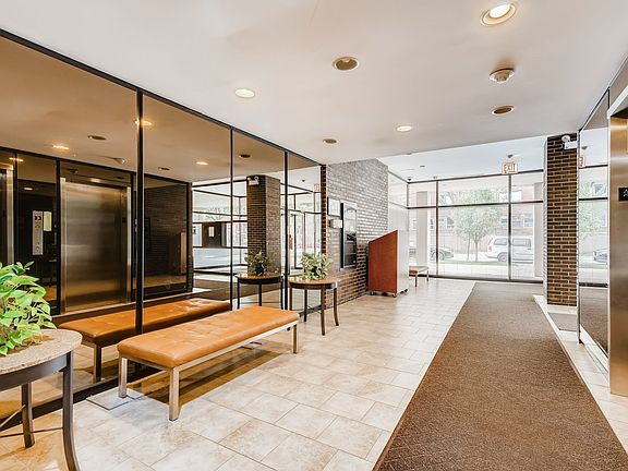 3rd image of 5401 S Hyde Park Blvd APT 1201