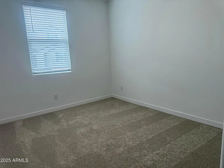2890 E Frontiersman Ln — Photo 9