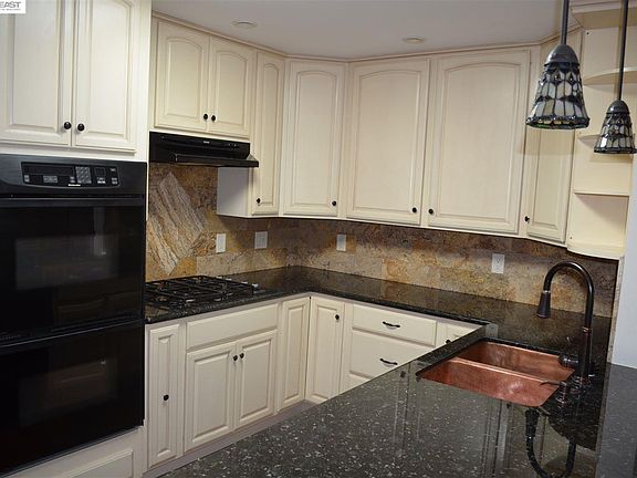 3rd image of 26215 Ventura Ave