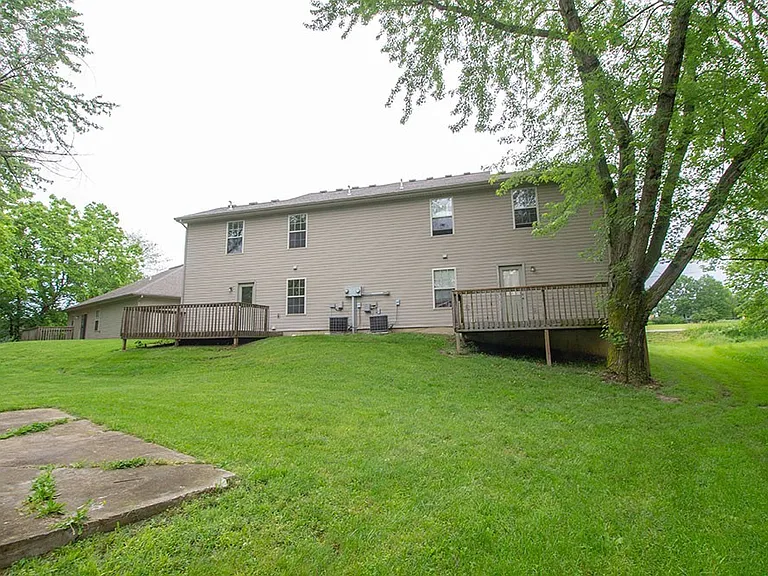 2119 Ballenger Ln — Photo 38