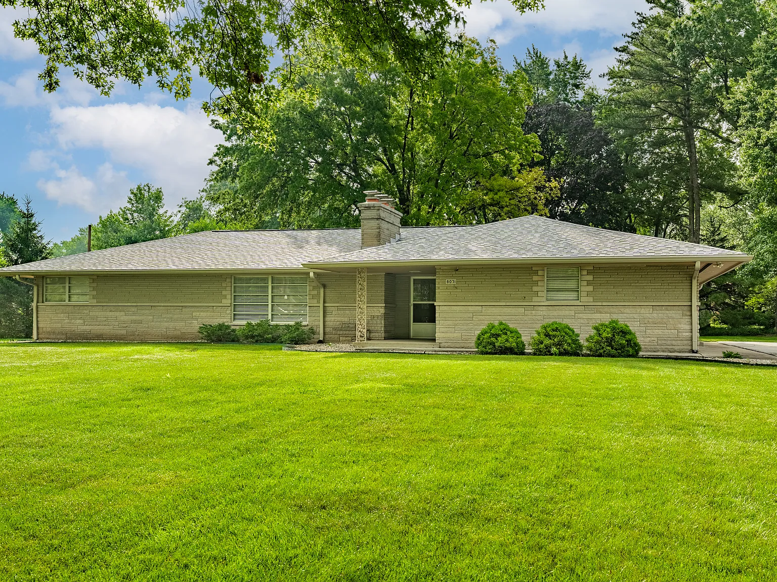 3 bed, 1.5 bath, 3360 sqft, $2,200 — Photo 1