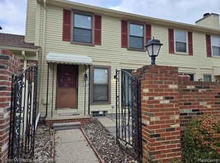 38844 Golfview Dr E, Clinton Township, MI 48038