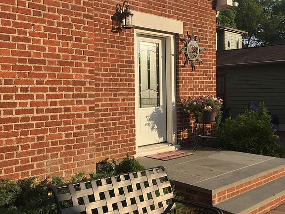 3rd image of 121 Cathedral Ave