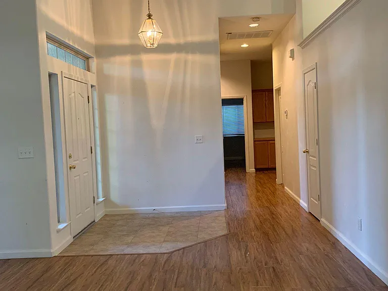 2832 E Cromwell Ave — Photo 19