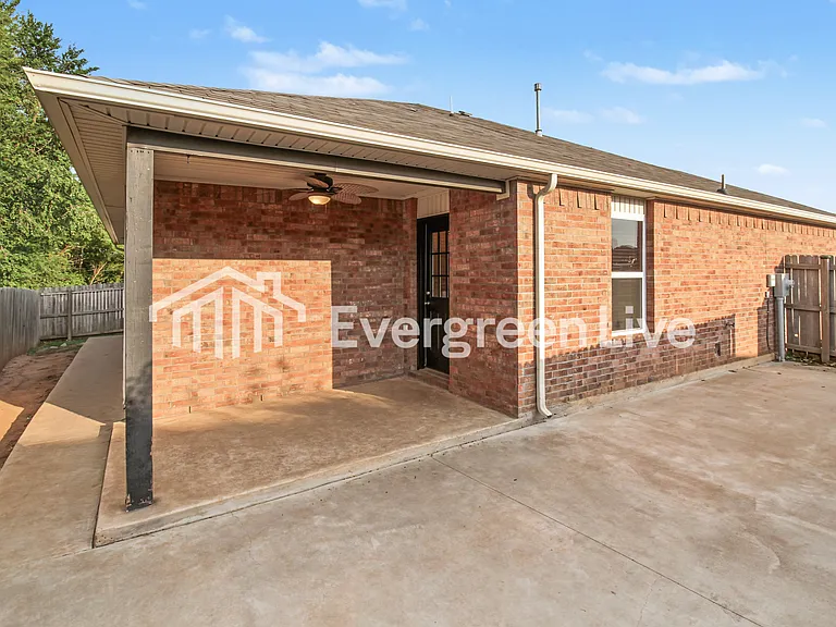 451 NE 19th Pl — Photo 15