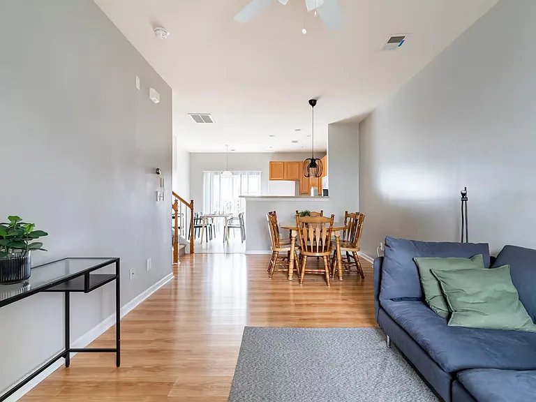 920 Little Creek Dr — Photo 3