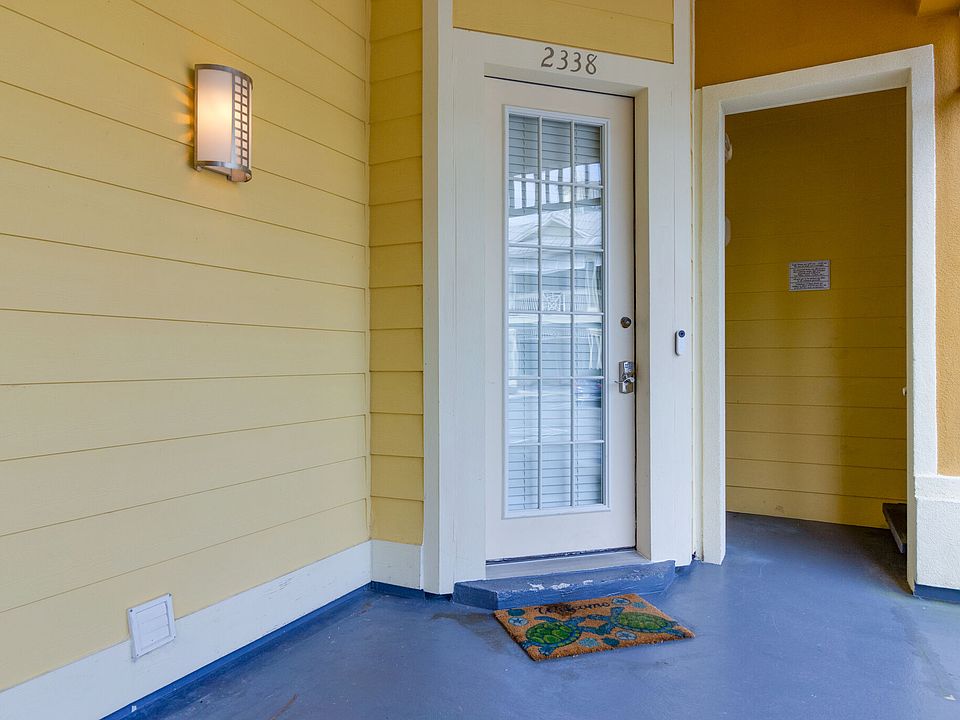 2338 Crystal Cove Entry Area