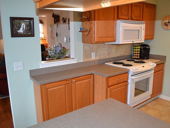 4th image of 24 Brookfield Ln Unit 8