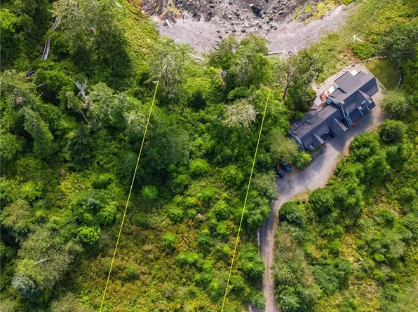 518 Marine Dr, Ucluelet, BC V0R 3A0