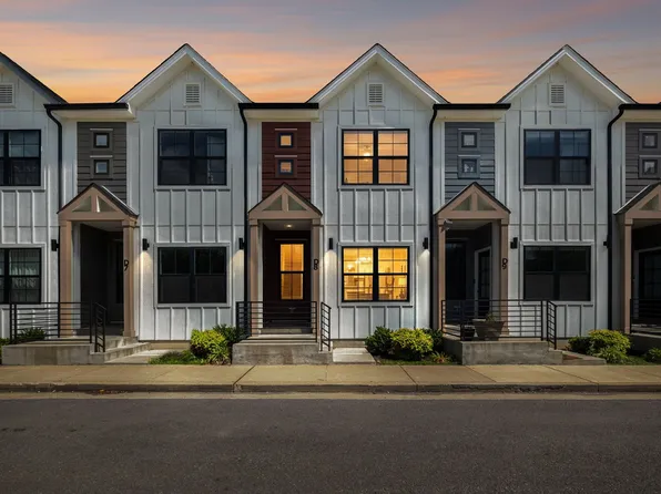 41 W High St #D8, Clarksville, TN 37040