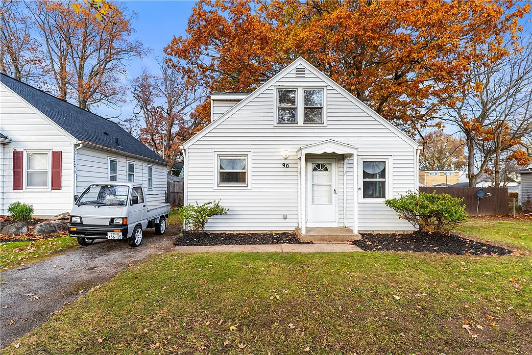 90 Eastland Rd photo 1