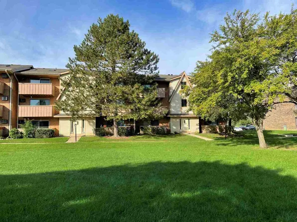 5 Cedar Ct APT 5, Vernon Hills, IL 60061