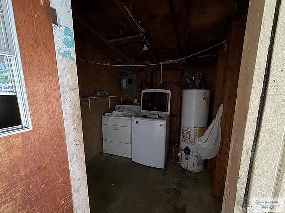 5th image of 2624 Columbus Dr