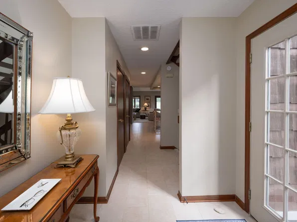 6820 Covington Creek Trl, Fort Wayne, IN 46804