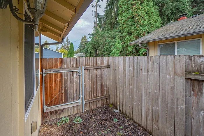 2 bed, 1.0 bath, 906 sqft, $1,595 — Photo 4