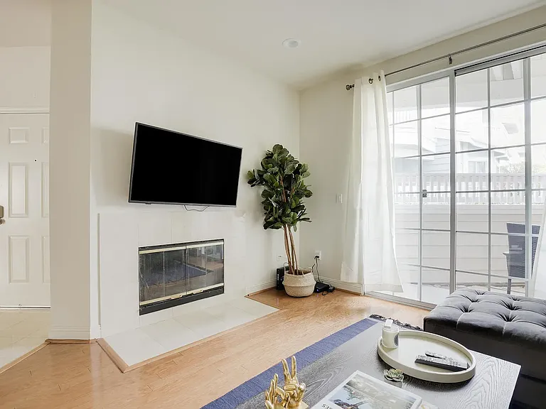 615 Arcadia Ter #101 — Photo 4
