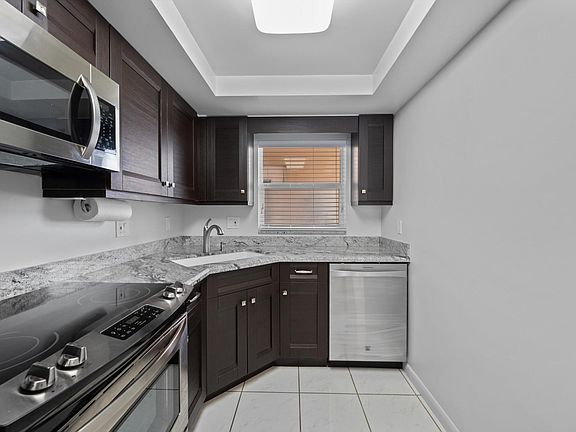 5th image of 725 N RIVERSIDE Drive #203