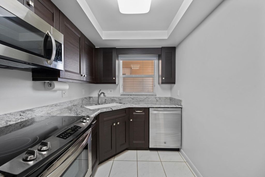 725 N RIVERSIDE Drive #203, photo 5