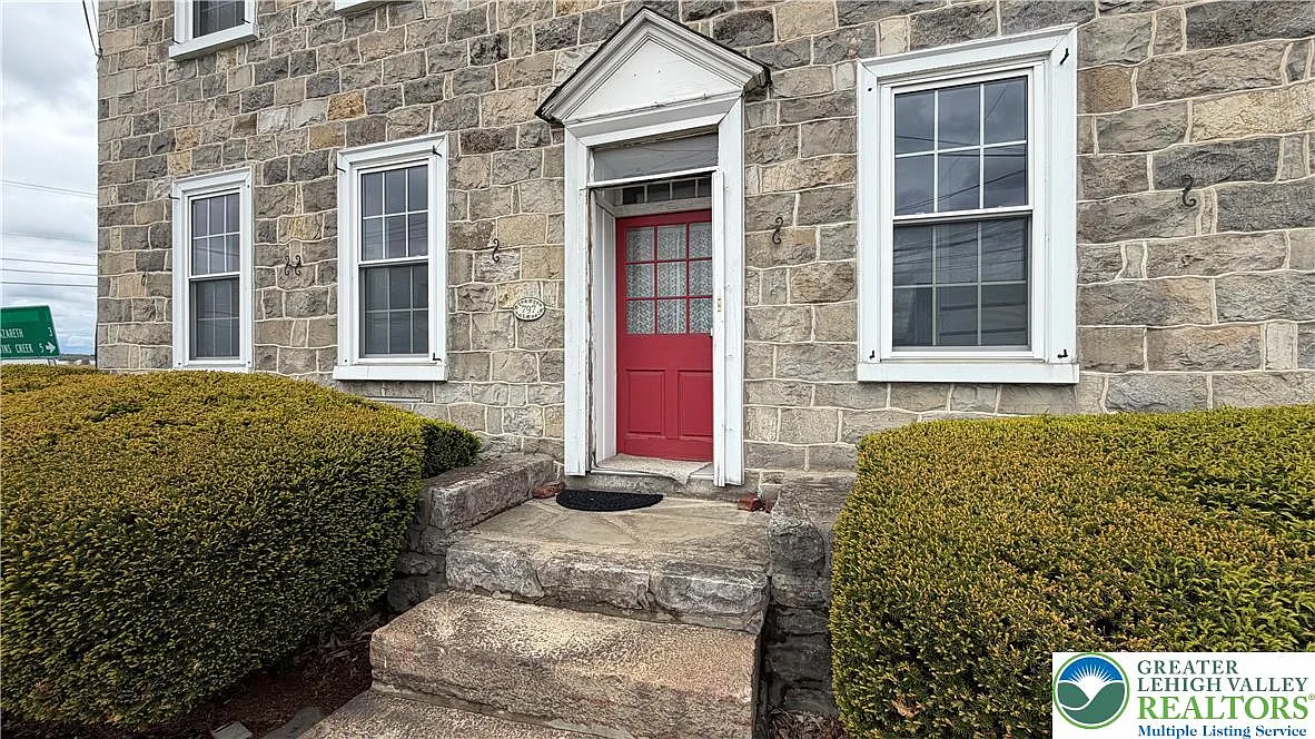 2 bed, 1.5 bath, 2492 sqft, $2,500 — Photo 4