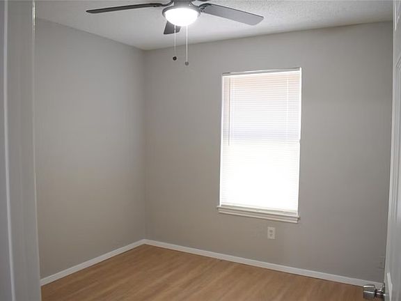 4th image of 2801 S Meadow Dr