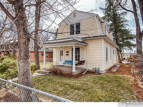 Home & 2 lots sold together!