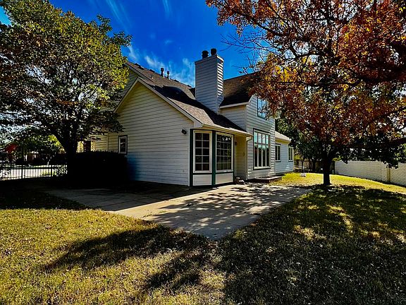 3rd image of 2719 N Dublin Ct