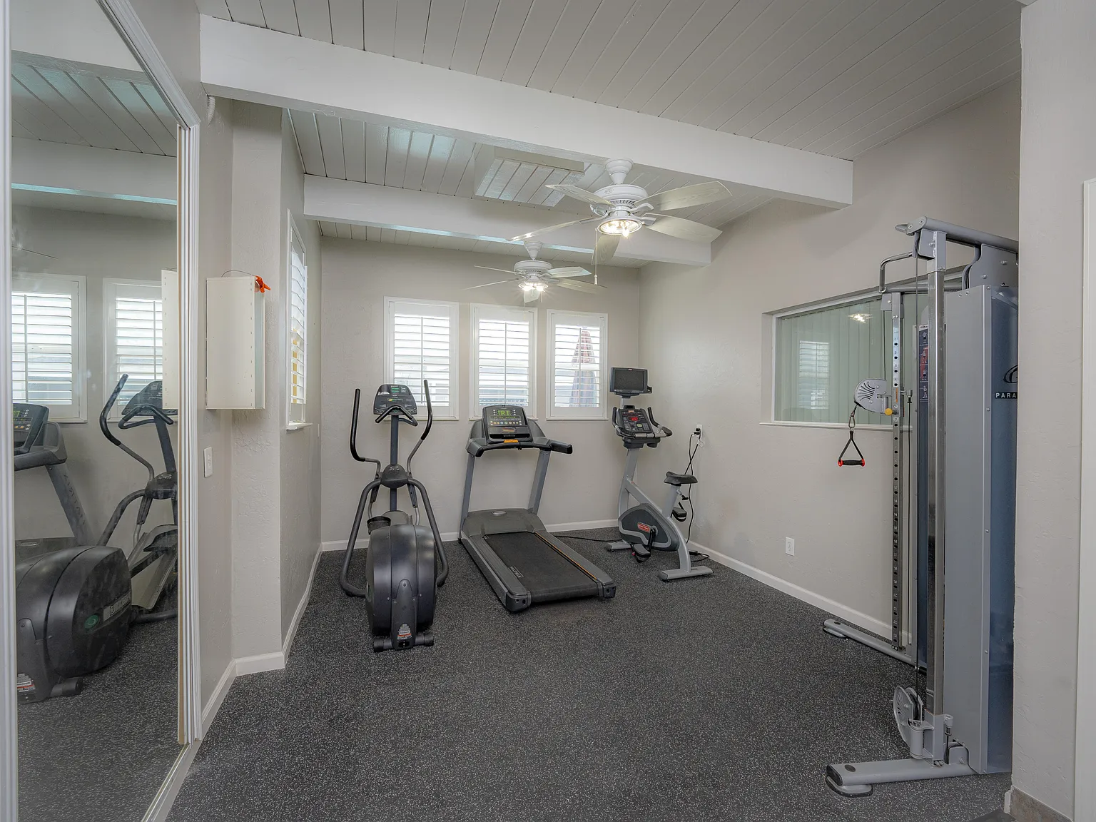 Breakwater Apartments — Photo 3
