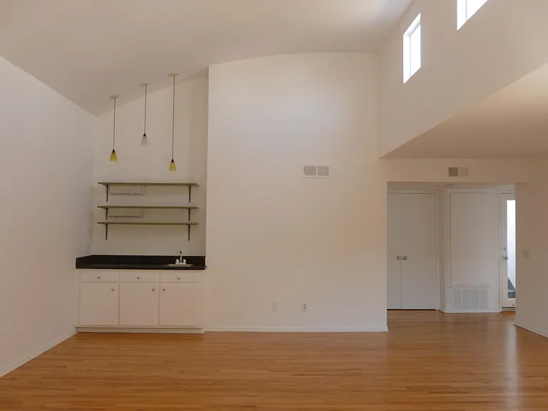 438 S Venice Blvd #5 — Photo 10