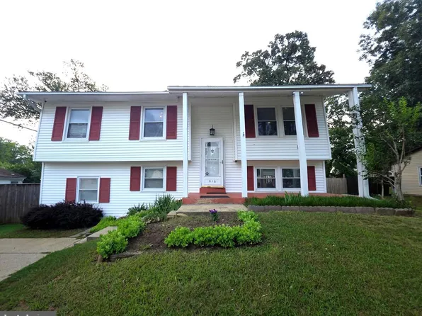 910 McIver Dr, Waldorf, MD 20602