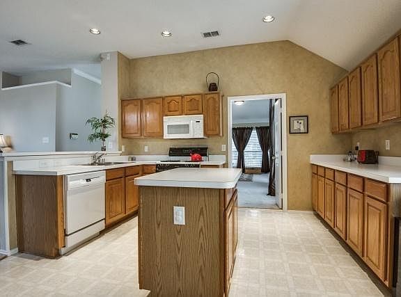 3rd image of 2618 E Saint Michelle Ln