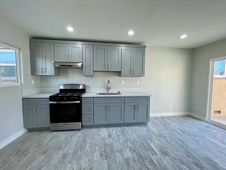 5731 Edita Ave #B — Photo 4