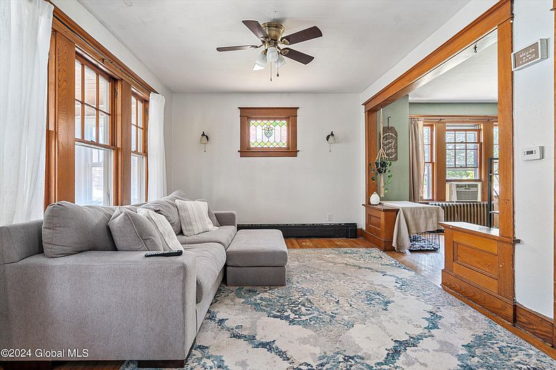 5th image of 364 Leedale Street