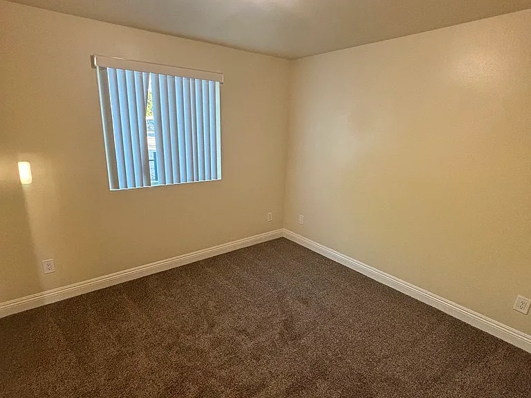 942 E 88th Pl — Photo 12