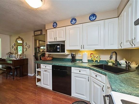 4th image of 111 Willow Dr