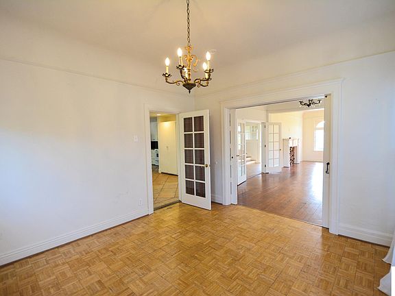5th image of 2254 Wellesley Ave