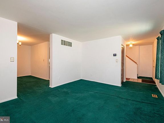 5th image of 8704 Yvonne Ave