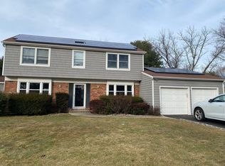 17 Maureen Ln, Stony Brook, NY 11790