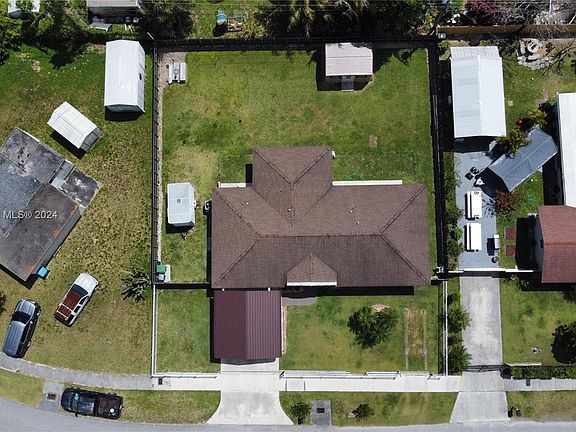 3rd image of 15264 Jackson Dr